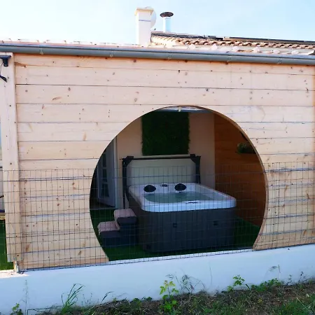 Le Des Lavandes Bed & Breakfast Valensole