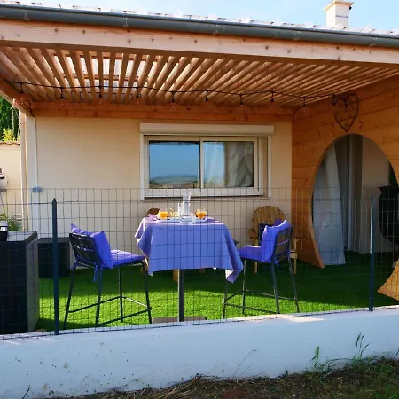 Le Des Lavandes Bed & Breakfast 4*