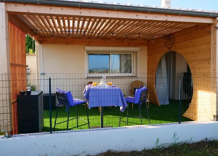 Le Des Lavandes Bed & Breakfast 4*